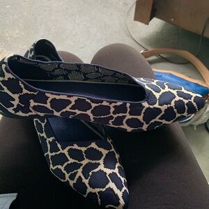 Cute print Navy ballet type pointy toe